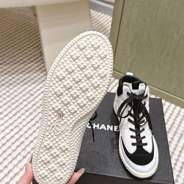 CHANEL 25S HIGH-TOP SNEAKERS IN BLACK AND WHITE CALFSKIN AND SUEDE