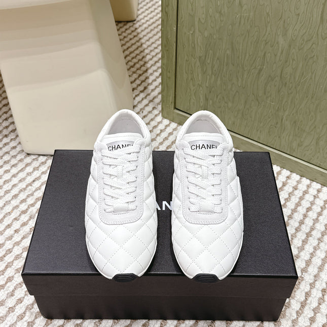 CHANEL 25S SNEAKERS IN WHITE CALFSKIN AND SUEDE