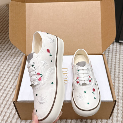 DIOR 26S SALTWIND SNEAKER IN WHITE FABRIC STYLE 1
