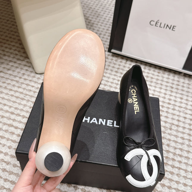 CHANEL 26S PEARL HIGH HEELS 55 MM IN BLACK CALFSKIN WITH WHITE CC LOGO