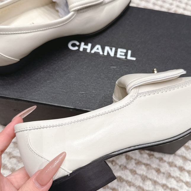 CHANEL 26S LOAFERS IN WHITE CALFSKIN WITH GOLD-TONE CC LOGO