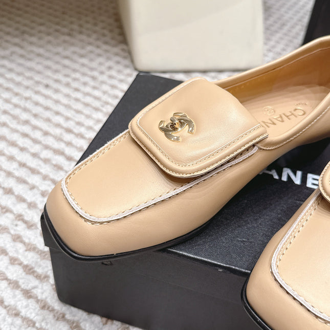 CHANEL 26S LOAFERS IN BEIGE CALFSKIN WITH GOLD-TONE CC LOGO