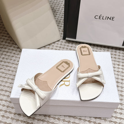 DIOR 26S FLAT SANDAL IN IVORY WHITE CALFSKIN WITH BOW