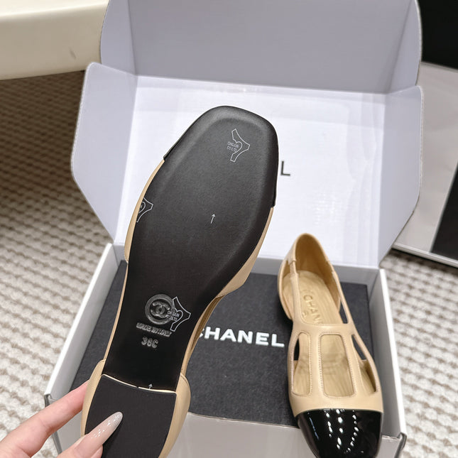 CHANEL 26S ROUND TOE MARY JANE FLATS IN OFF BEIGE CUTOUT CALFSKIN WITH BLACK PATENT TOE