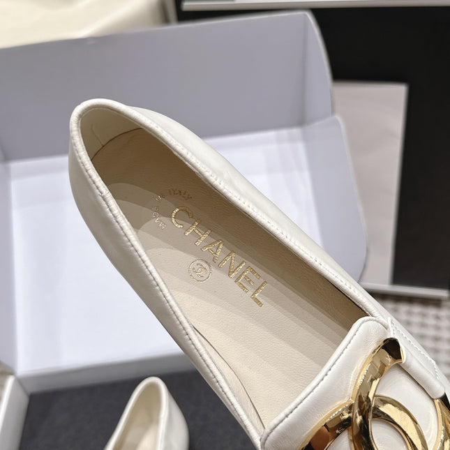 CHANEL 26S SQUARE TOE FLATS IN WHITE CALFSKIN WITH GOLD TONE CC LOGO