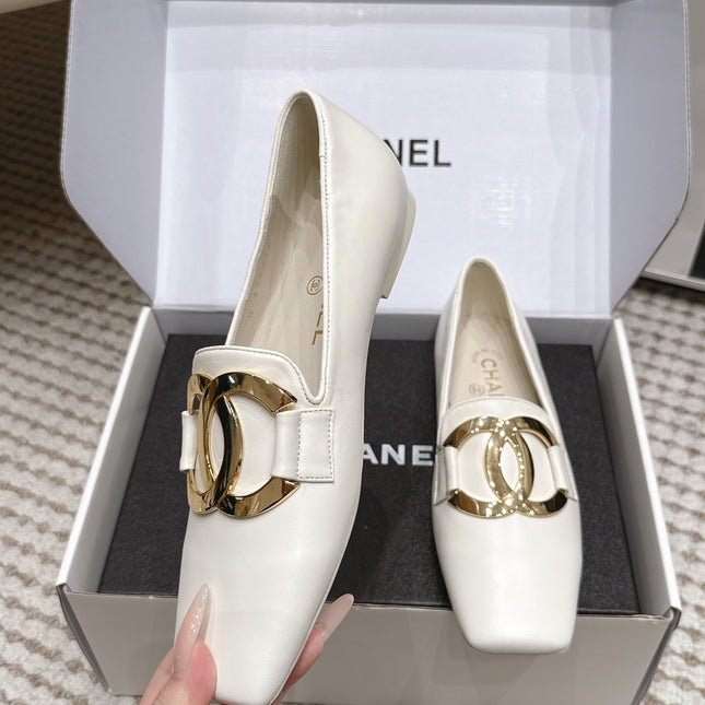 CHANEL 26S SQUARE TOE FLATS IN WHITE CALFSKIN WITH GOLD TONE CC LOGO