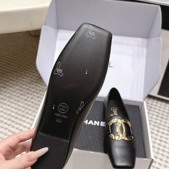 CHANEL 26S SQUARE TOE FLATS IN BLACK CALFSKIN WITH GOLD TONE CC LOGO