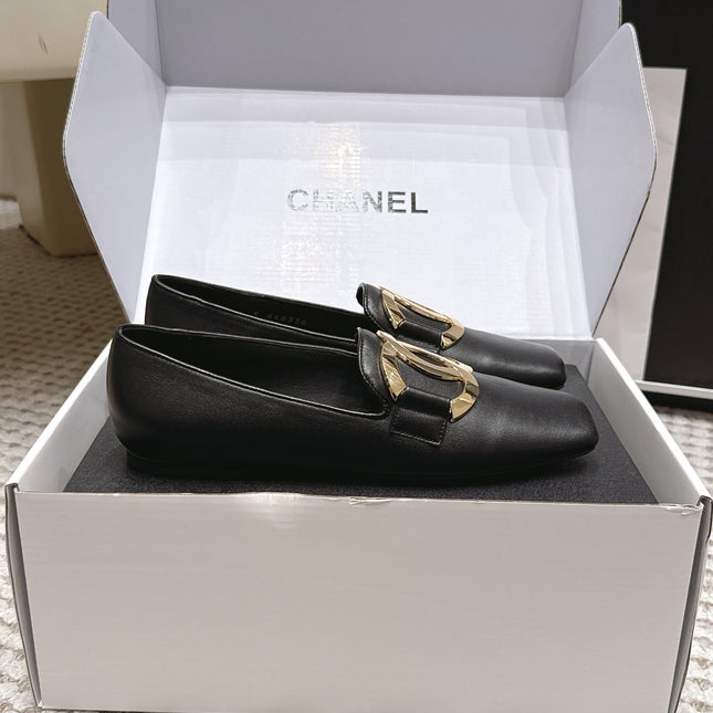CHANEL 26S SQUARE TOE FLATS IN BLACK CALFSKIN WITH GOLD TONE CC LOGO