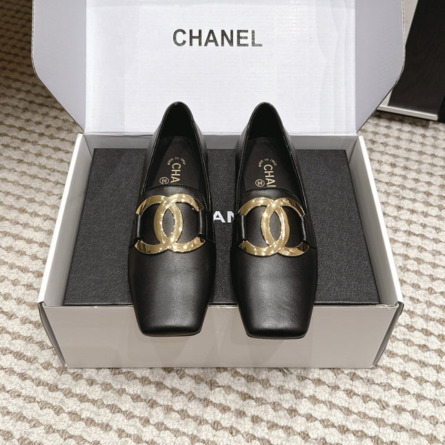 CHANEL 26S SQUARE TOE FLATS IN BLACK CALFSKIN WITH GOLD TONE CC LOGO