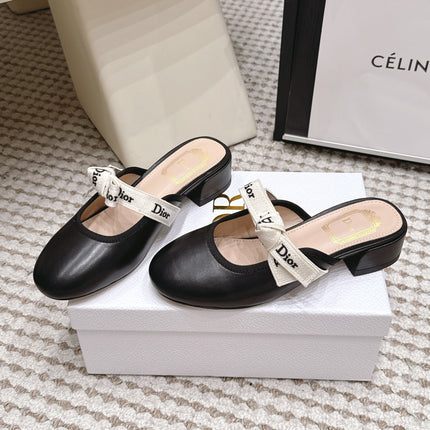 DIOR 26S CLOSED-TOE LOW-HEEL MULE IN BLACK CALFSKIN WITH BOW