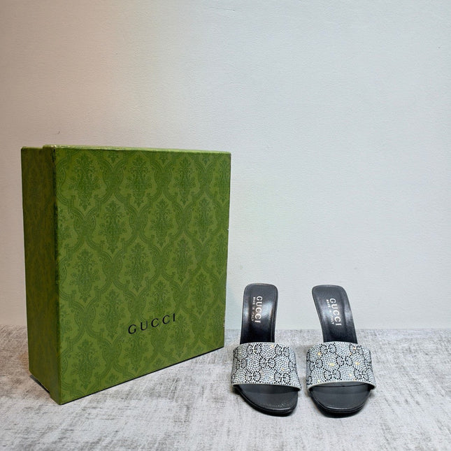 GUCCI 26S MULE SANDALS 110MM IN SILVER SATIN CRYSTAL GG