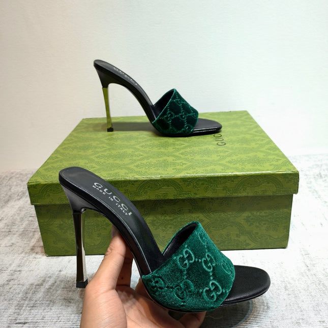GUCCI 26S MULE SANDALS 110MM IN DARK GREEN VELVET GG EMBOSSED