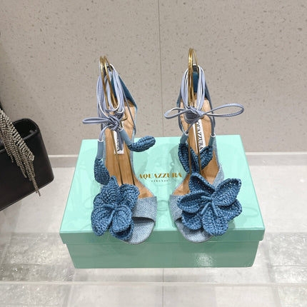 AQUAZZURA 26S FLORAL HEELS 100 MM IN PASTEL BLUE WOVEN RAFFIA AND FABRIC