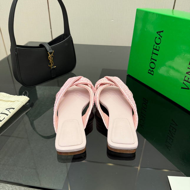 BOTTEGA VENETA 26S SANDALS IN LIGHT PINK CALFSKIN AND RAFFIA