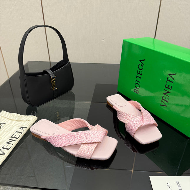 BOTTEGA VENETA 26S SANDALS IN LIGHT PINK CALFSKIN AND RAFFIA