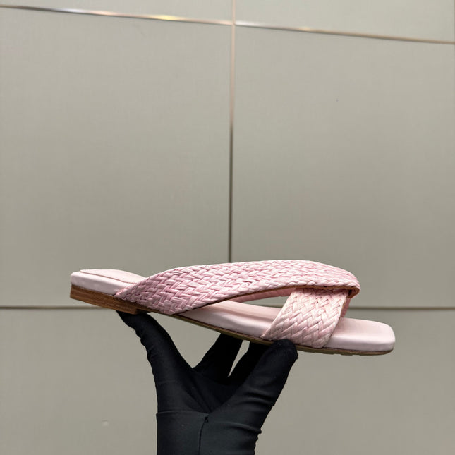 BOTTEGA VENETA 26S SANDALS IN LIGHT PINK CALFSKIN AND RAFFIA