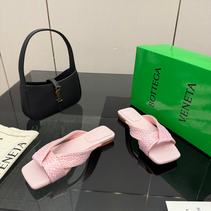 BOTTEGA VENETA 26S SANDALS IN LIGHT PINK CALFSKIN AND RAFFIA