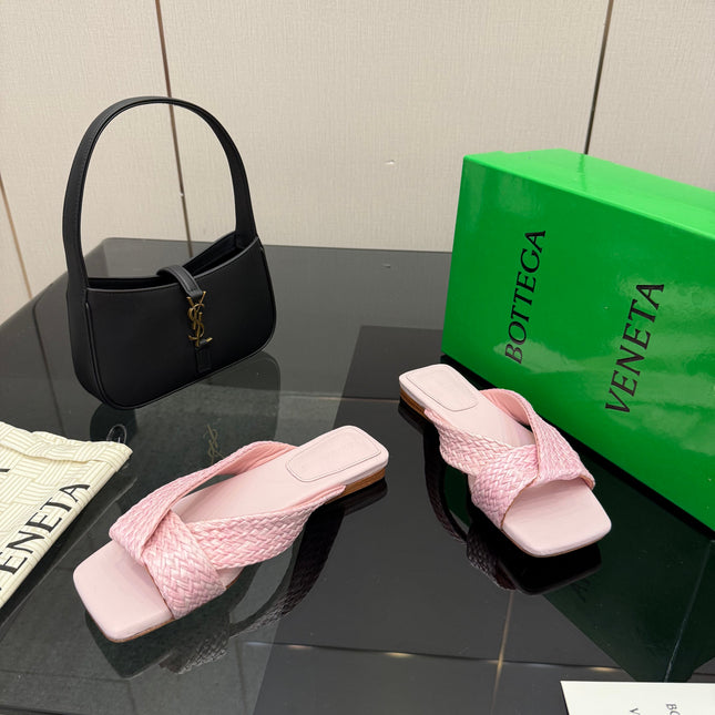 BOTTEGA VENETA 26S SANDALS IN LIGHT PINK CALFSKIN AND RAFFIA