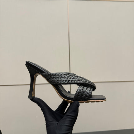 BOTTEGA VENETA 26S HEELED SANDALS 95 MM IN BLACK CALFSKIN AND RAFFIA