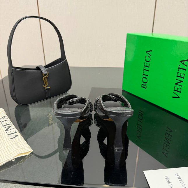 BOTTEGA VENETA 26S HEELED SANDALS 95 MM IN BLACK CALFSKIN AND RAFFIA
