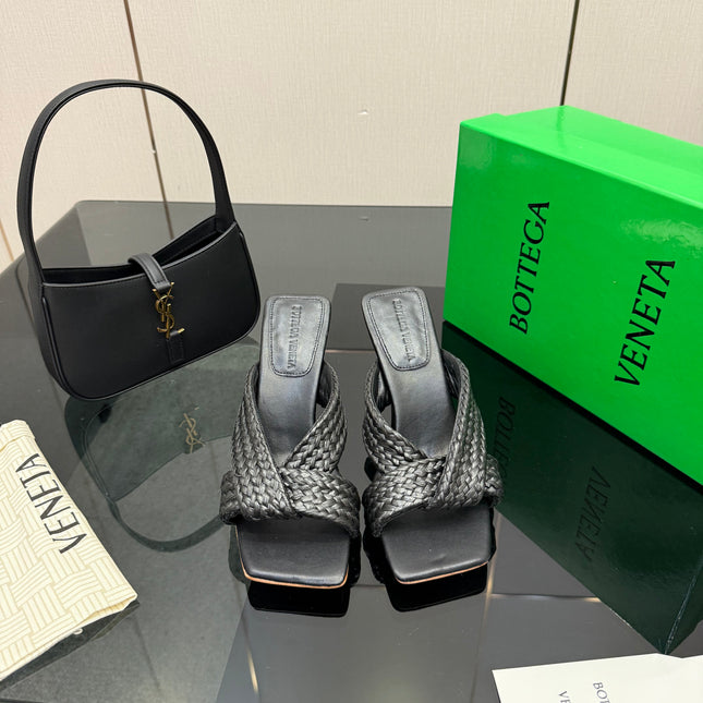 BOTTEGA VENETA 26S HEELED SANDALS 95 MM IN BLACK CALFSKIN AND RAFFIA