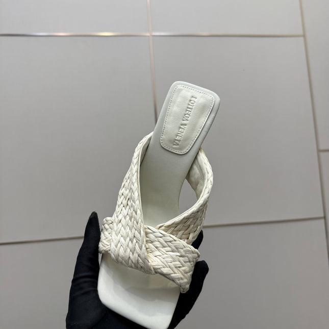 BOTTEGA VENETA 26S HEELED SANDALS 95 MM IN CREAM WHITE CALFSKIN AND RAFFIA