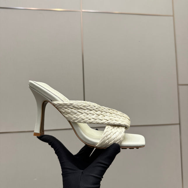 BOTTEGA VENETA 26S HEELED SANDALS 95 MM IN CREAM WHITE CALFSKIN AND RAFFIA
