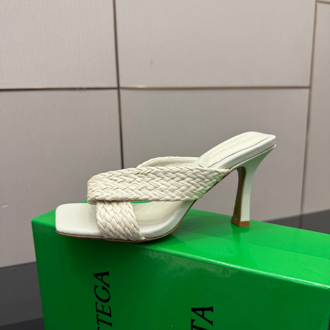 BOTTEGA VENETA 26S HEELED SANDALS 95 MM IN CREAM WHITE CALFSKIN AND RAFFIA