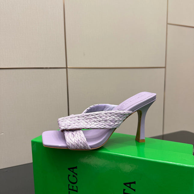 BOTTEGA VENETA 26S HEELED SANDALS 95 MM IN LIGHT PURPLE CALFSKIN AND RAFFIA