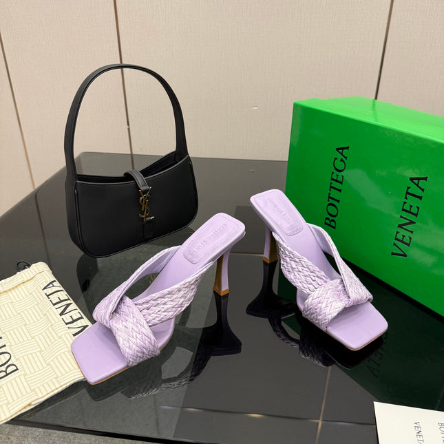 BOTTEGA VENETA 26S HEELED SANDALS 95 MM IN LIGHT PURPLE CALFSKIN AND RAFFIA