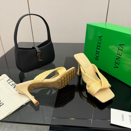 BOTTEGA VENETA 26S HEELED SANDALS 95 MM IN LIGHT YELLOW CALFSKIN AND RAFFIA