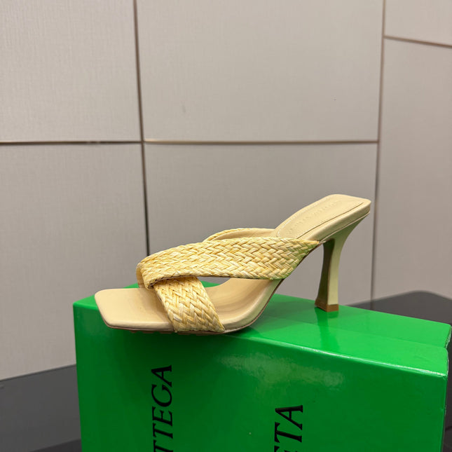BOTTEGA VENETA 26S HEELED SANDALS 95 MM IN LIGHT YELLOW CALFSKIN AND RAFFIA