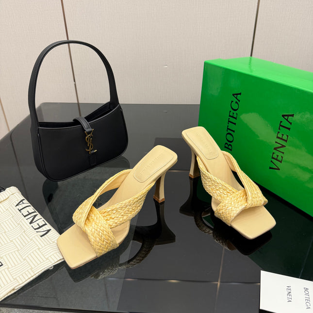BOTTEGA VENETA 26S HEELED SANDALS 95 MM IN LIGHT YELLOW CALFSKIN AND RAFFIA