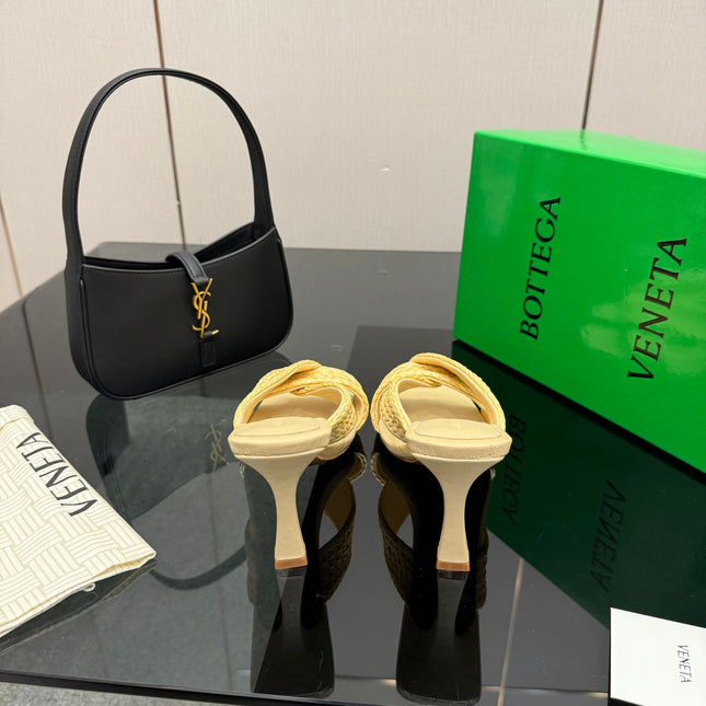 BOTTEGA VENETA 26S HEELED SANDALS 95 MM IN LIGHT YELLOW CALFSKIN AND RAFFIA