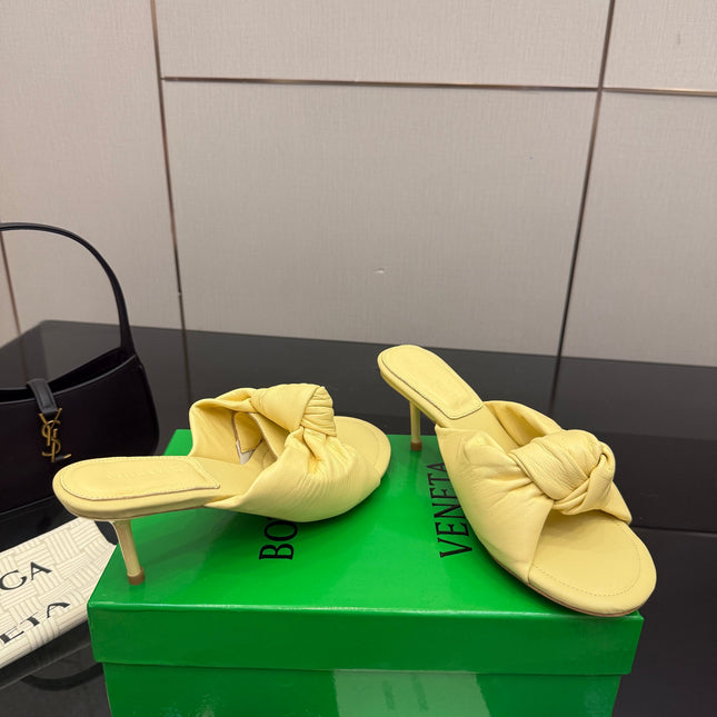 BOTTEGA VENETA 26S KNOT-STRAP HIGH-HEEL SANDALS IN YELLOW LAMBSKIN