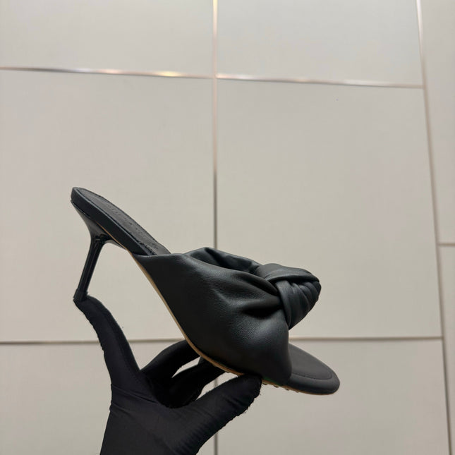 BOTTEGA VENETA 26S KNOT-STRAP HIGH-HEEL SANDALS IN BLACK LAMBSKIN