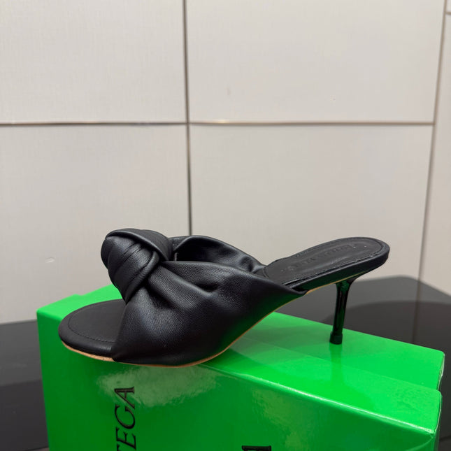 BOTTEGA VENETA 26S KNOT-STRAP HIGH-HEEL SANDALS IN BLACK LAMBSKIN