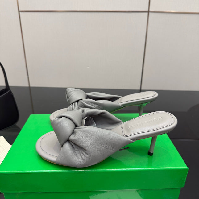 BOTTEGA VENETA 26S KNOT-STRAP HIGH-HEEL SANDALS IN DARK GREY LAMBSKIN