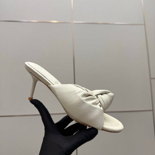 BOTTEGA VENETA 26S KNOT-STRAP HIGH-HEEL SANDALS IN OFF-WHITE LAMBSKIN