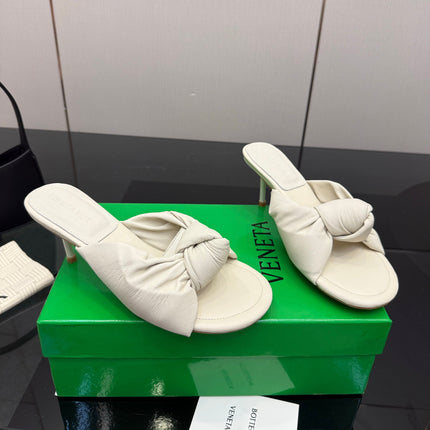 BOTTEGA VENETA 26S KNOT-STRAP HIGH-HEEL SANDALS IN OFF-WHITE LAMBSKIN