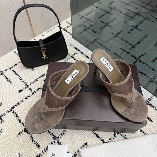 ALAIA 26S HEELED THONG MULE SANDALS IN TAUPE SUEDE