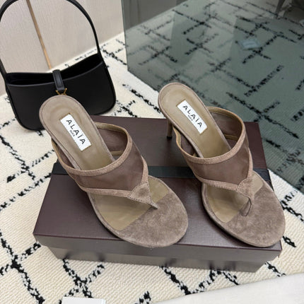 ALAIA 26S HEELED THONG MULE SANDALS IN TAUPE SUEDE