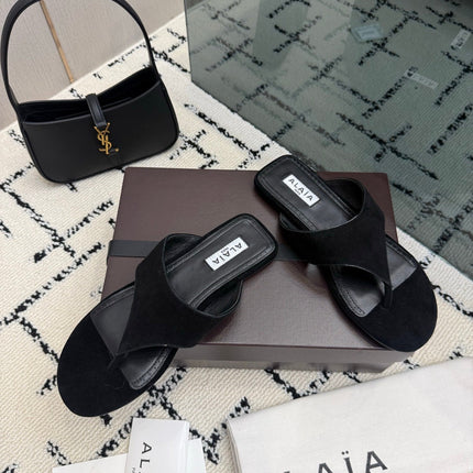 ALAIA 26S THONG MULE SANDALS IN BLACK SUEDE