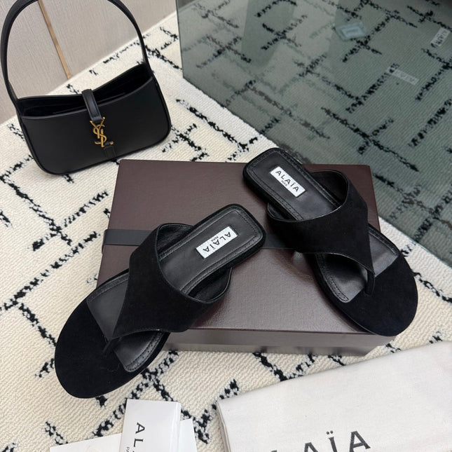 ALAIA 26S THONG MULE SANDALS IN BLACK SUEDE