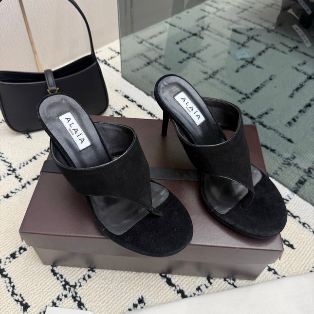 ALAIA 26S HEELED THONG MULE SANDALS IN BLACK SUEDE