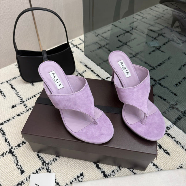 ALAIA 26S HEELED THONG MULE SANDALS IN PURPLE SUEDE
