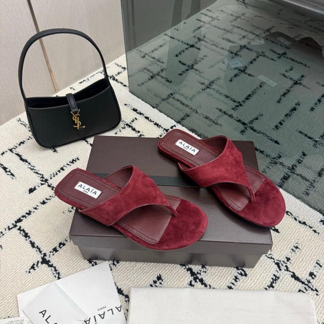 ALAIA 26S THONG MULE SANDALS IN BURGUNDY SUEDE