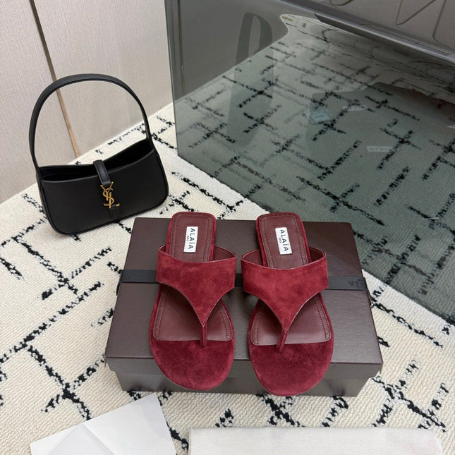 ALAIA 26S THONG MULE SANDALS IN BURGUNDY SUEDE