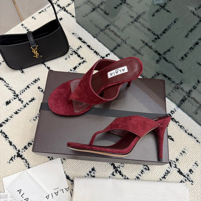ALAIA 26S HEELED THONG MULE SANDALS IN BURGUNDY SUEDE
