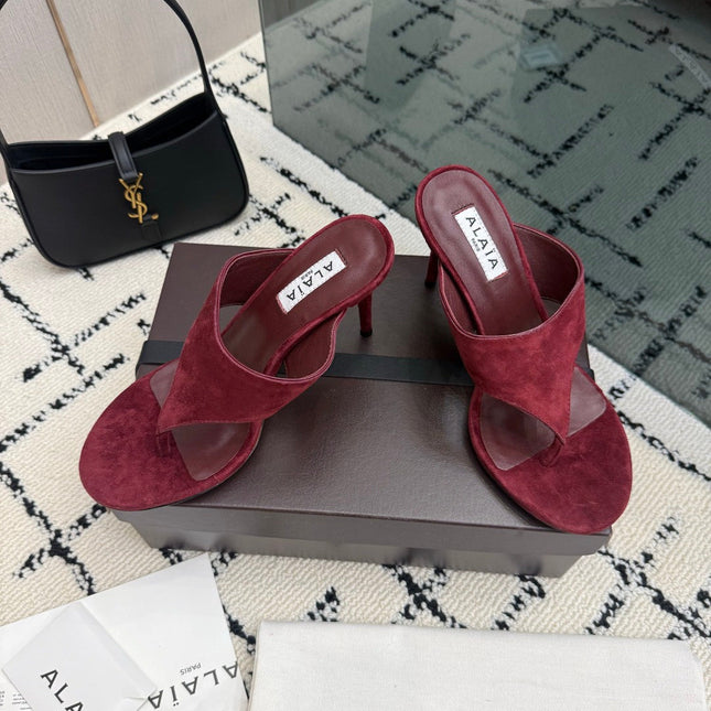 ALAIA 26S HEELED THONG MULE SANDALS IN BURGUNDY SUEDE